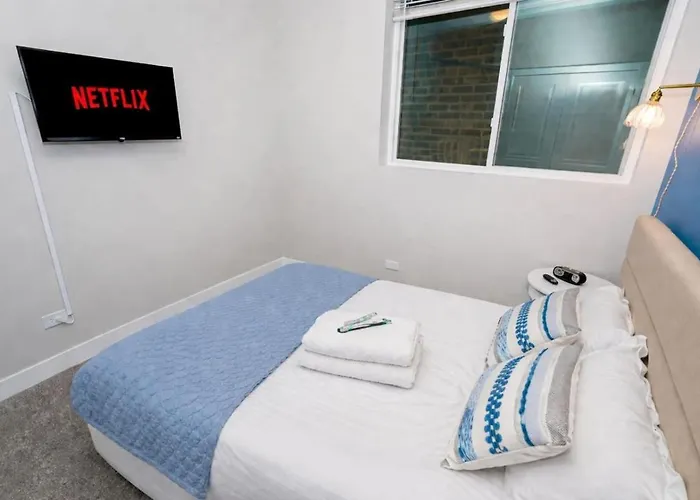 Spacious 3br Near United Center & Medical District * Chicago