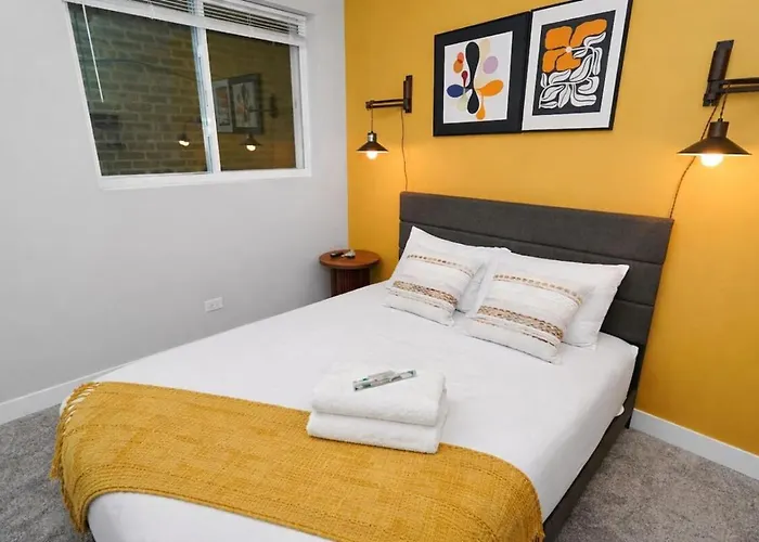 Spacious 3br Near United Center & Medical District